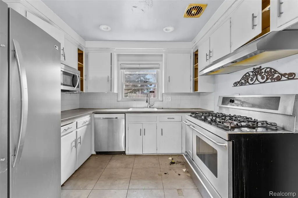 20437 Damman Street Harper Woods City MI 48225