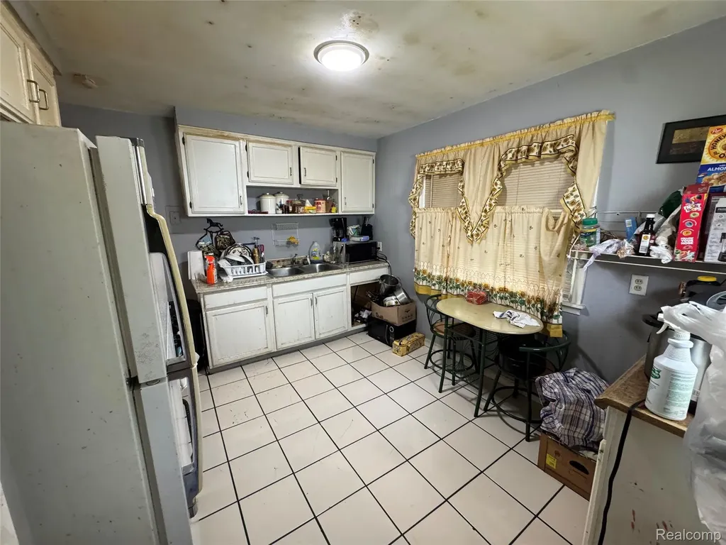 8247 Heyden Street Detroit City MI 48228