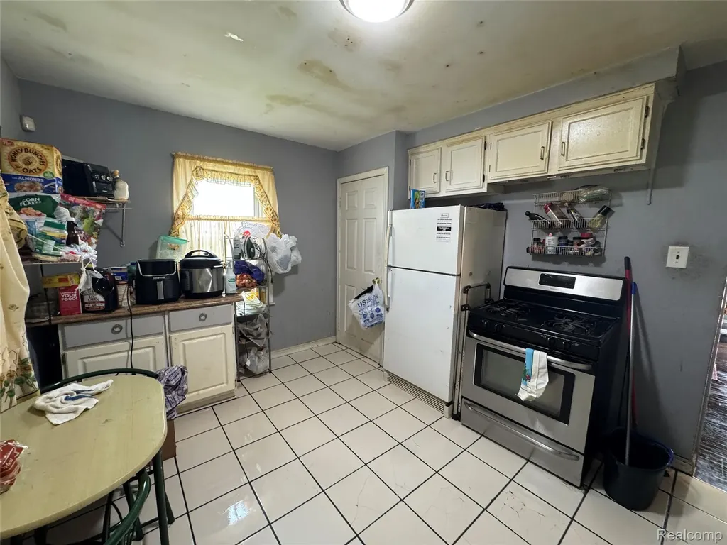 8247 Heyden Street Detroit City MI 48228