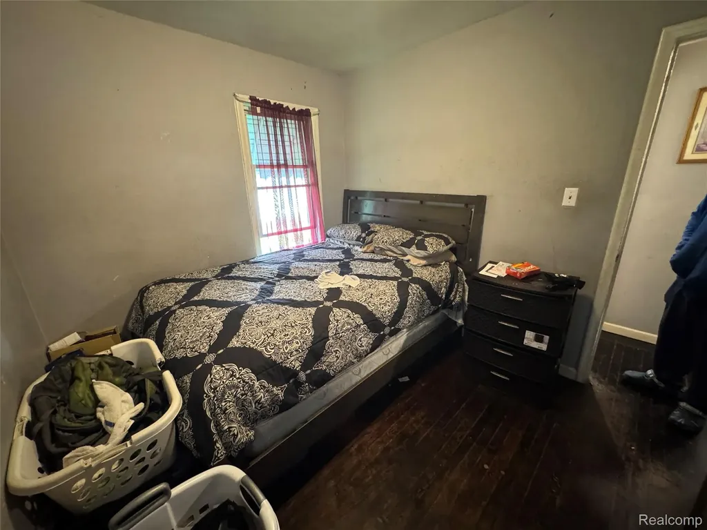 8247 Heyden Street Detroit City MI 48228