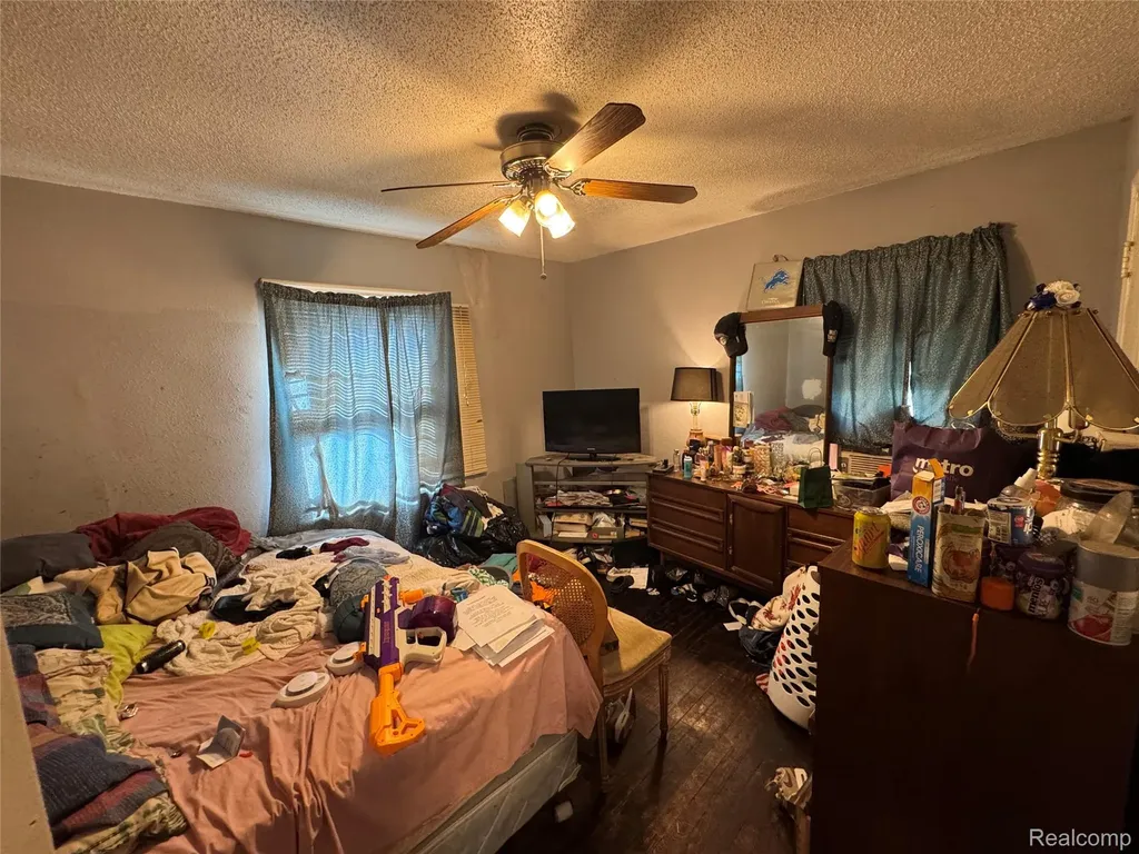 8247 Heyden Street Detroit City MI 48228