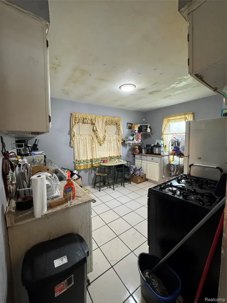 8247 Heyden Street Detroit City MI 48228