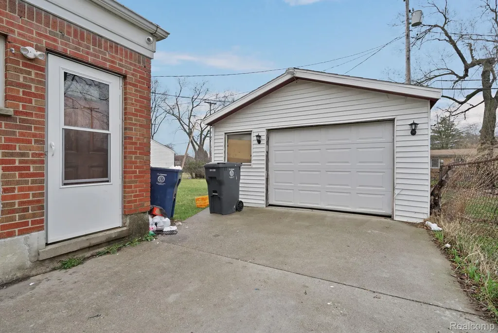 5616 Griggs Drive Flint City MI 48504