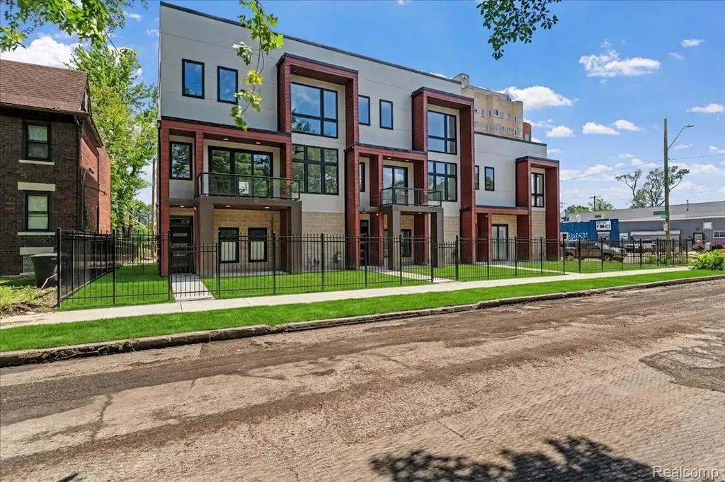 8744 Second Avenue Detroit City MI 48202