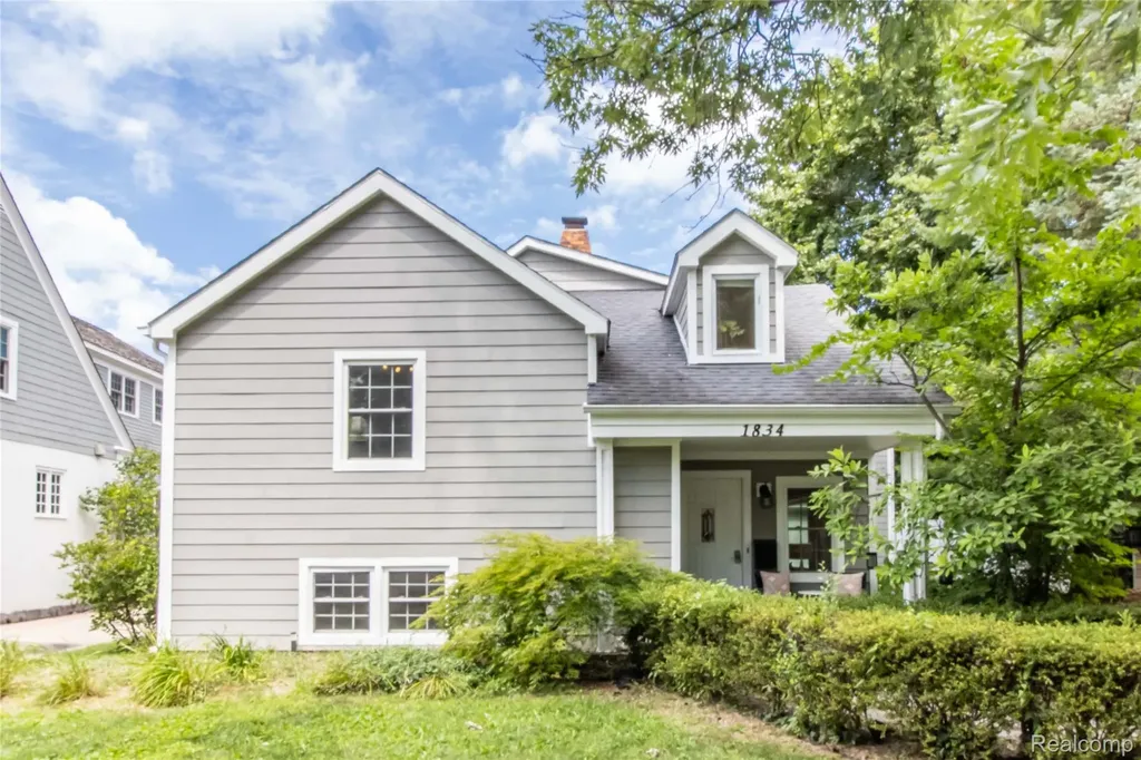 1834 Fairview Street Birmingham City MI 48009