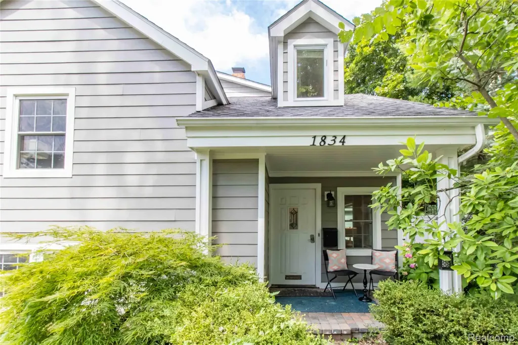 1834 Fairview Street Birmingham City MI 48009