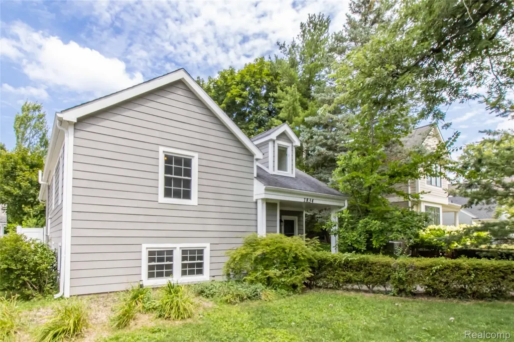 1834 Fairview Street Birmingham City MI 48009