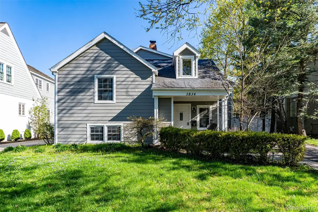 1834 Fairview Street Birmingham City MI 48009