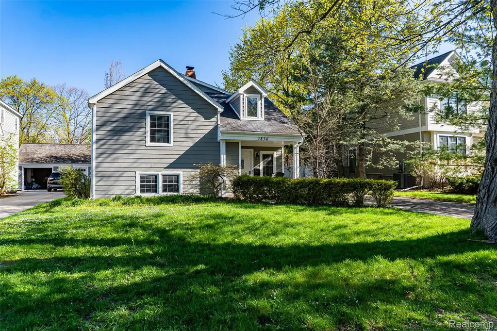 1834 Fairview Street Birmingham City MI 48009