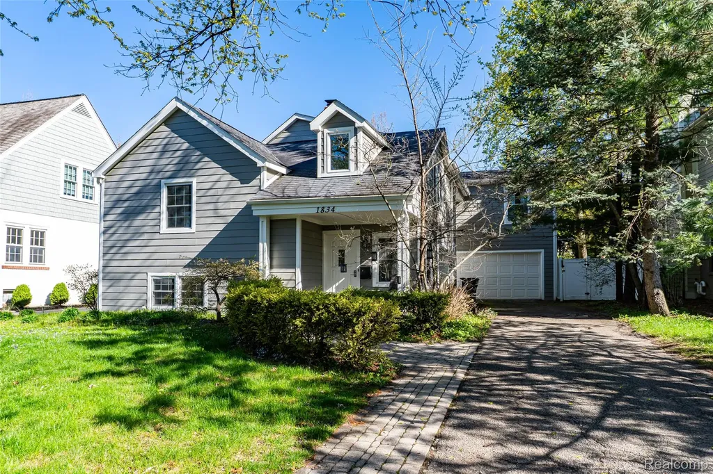 1834 Fairview Street Birmingham City MI 48009