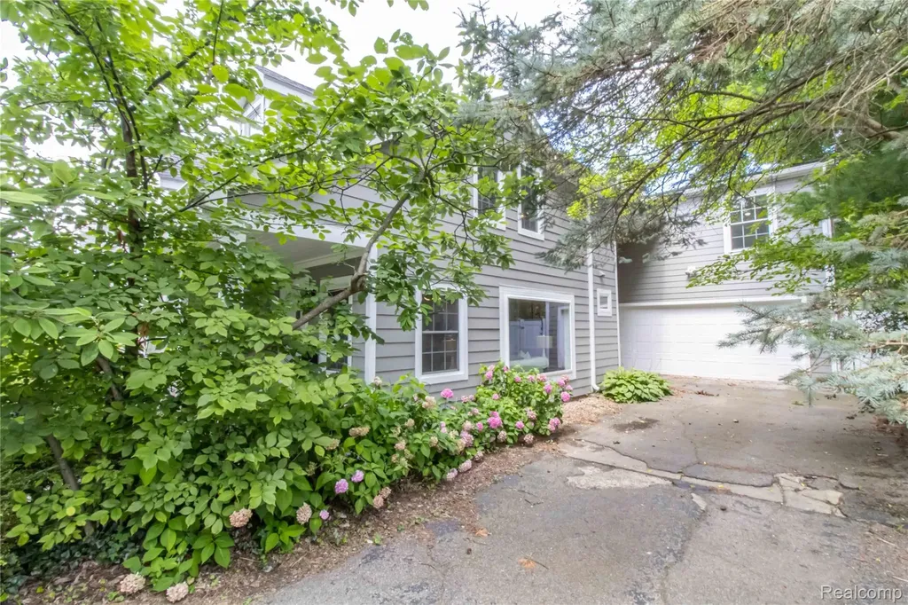 1834 Fairview Street Birmingham City MI 48009