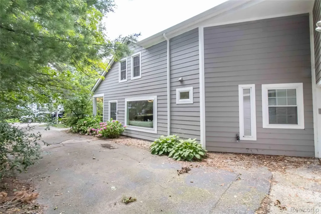 1834 Fairview Street Birmingham City MI 48009