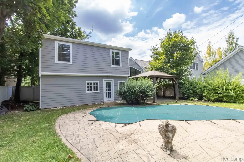 1834 Fairview Street Birmingham City MI 48009