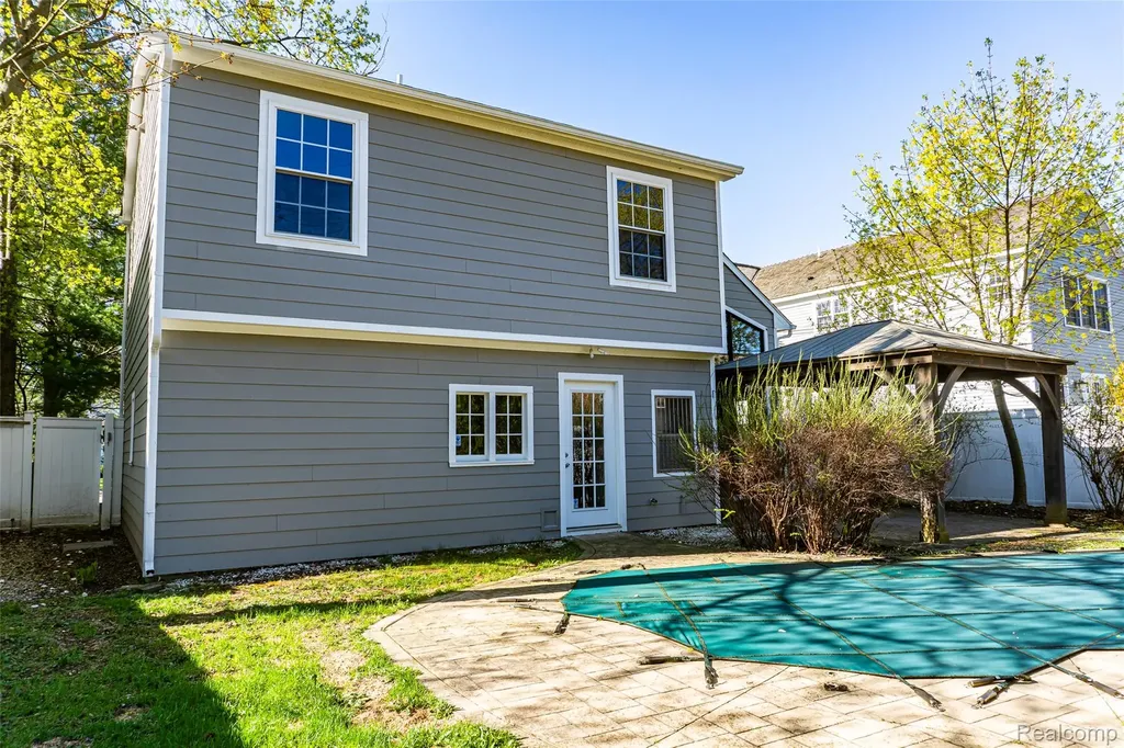 1834 Fairview Street Birmingham City MI 48009