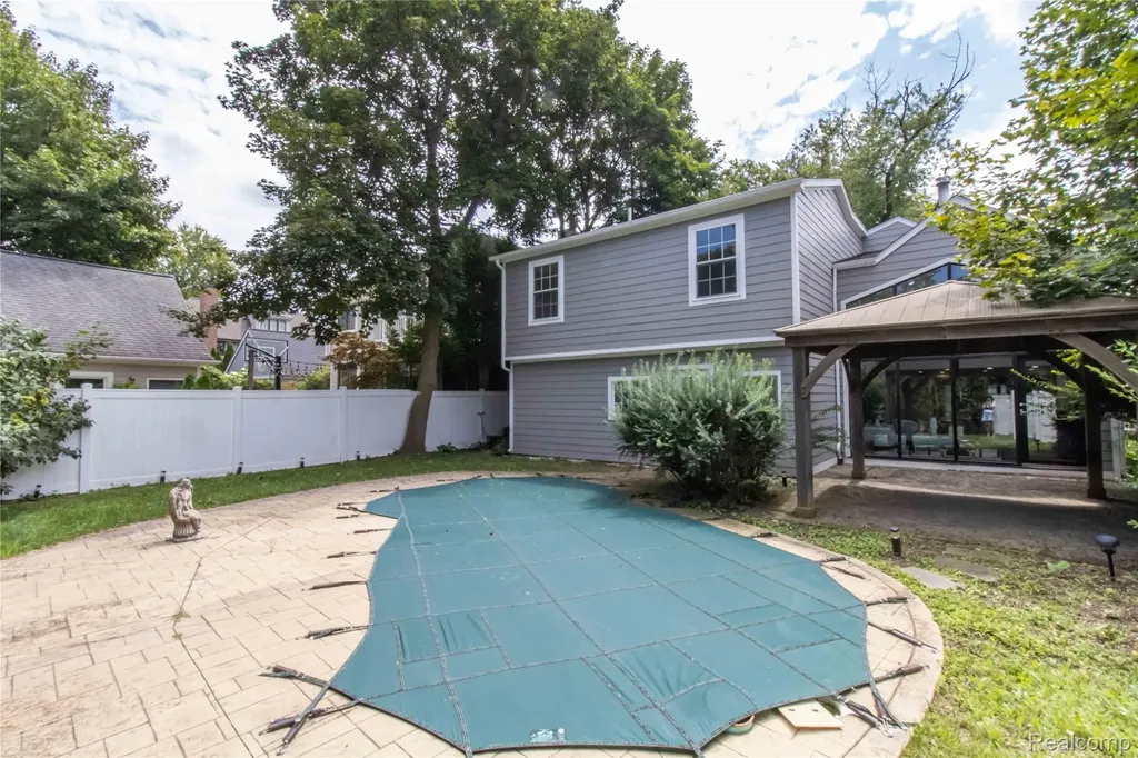 1834 Fairview Street Birmingham City MI 48009