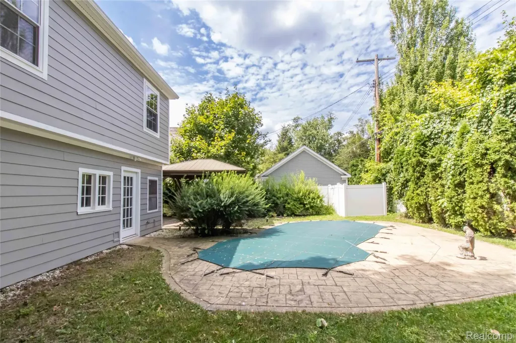1834 Fairview Street Birmingham City MI 48009
