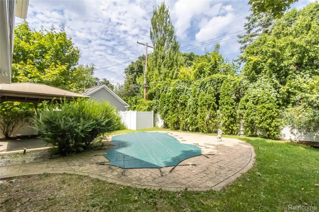 1834 Fairview Street Birmingham City MI 48009