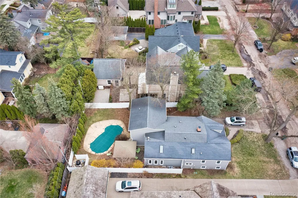 1834 Fairview Street Birmingham City MI 48009