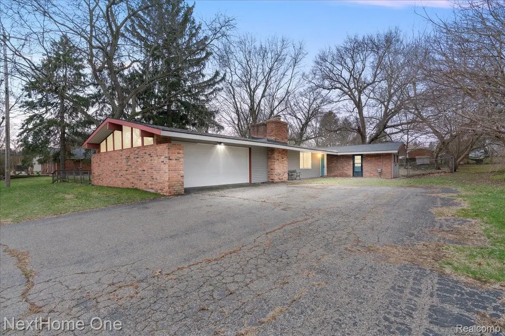 1014 S Adelaide Street Fenton City MI 48430