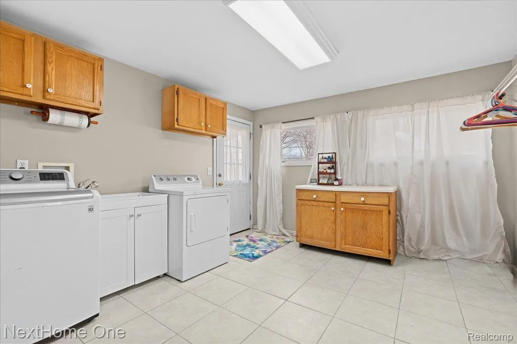 1014 S Adelaide Street Fenton City MI 48430