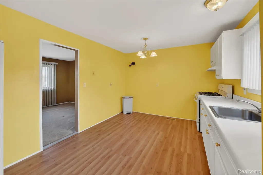 20814 Hunt Drive Roseville City MI 48066