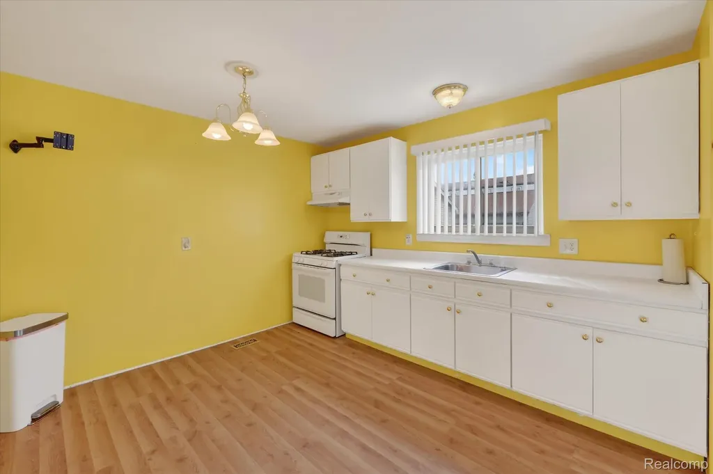 20814 Hunt Drive Roseville City MI 48066