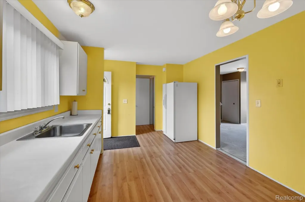 20814 Hunt Drive Roseville City MI 48066