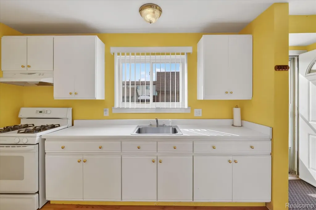 20814 Hunt Drive Roseville City MI 48066