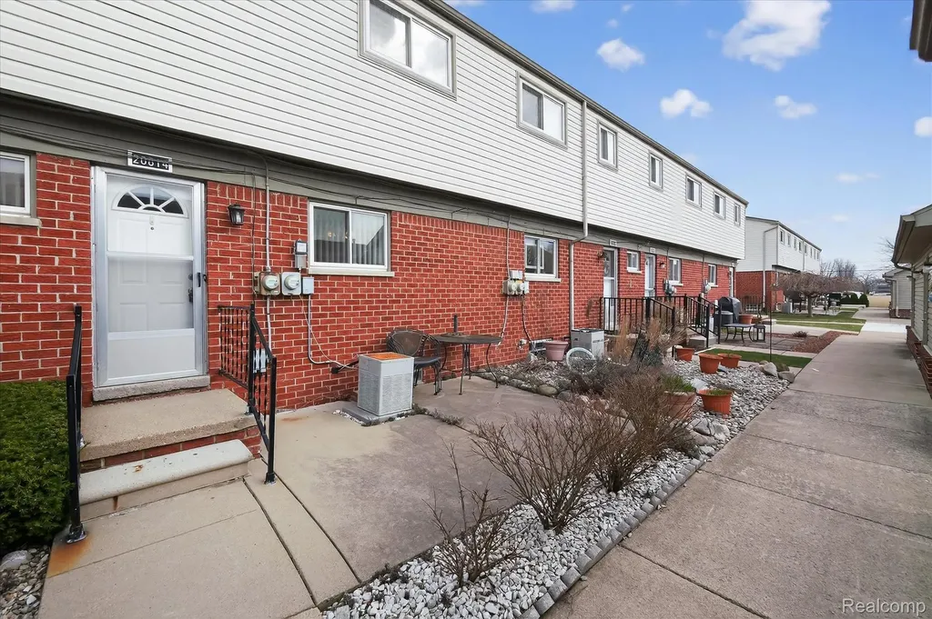 20814 Hunt Drive Roseville City MI 48066