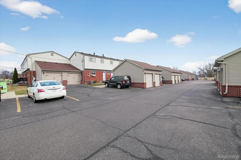 20814 Hunt Drive Roseville City MI 48066