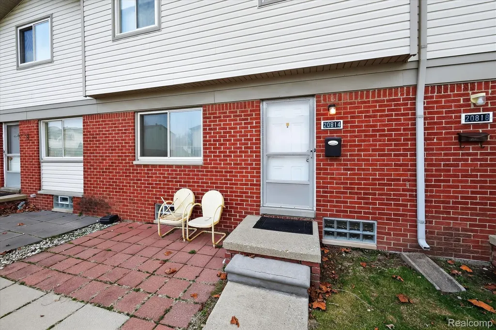 20814 Hunt Drive Roseville City MI 48066