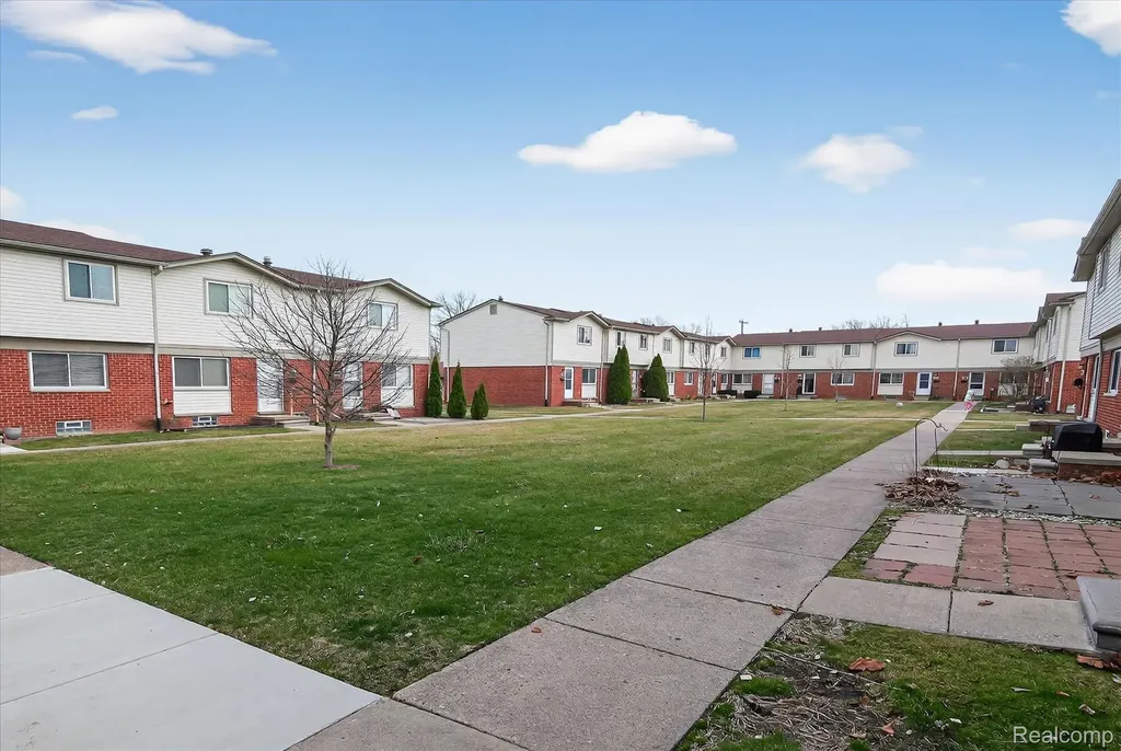 20814 Hunt Drive Roseville City MI 48066