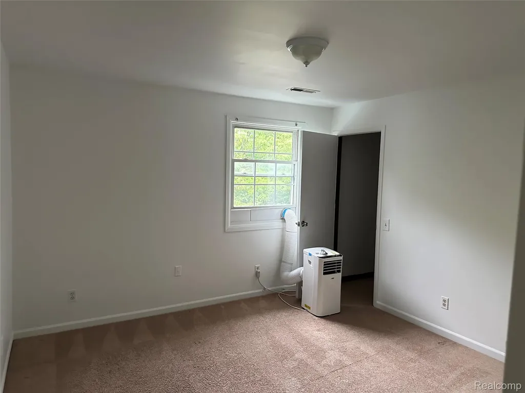 744 E Sibley Street Howell City MI 48843