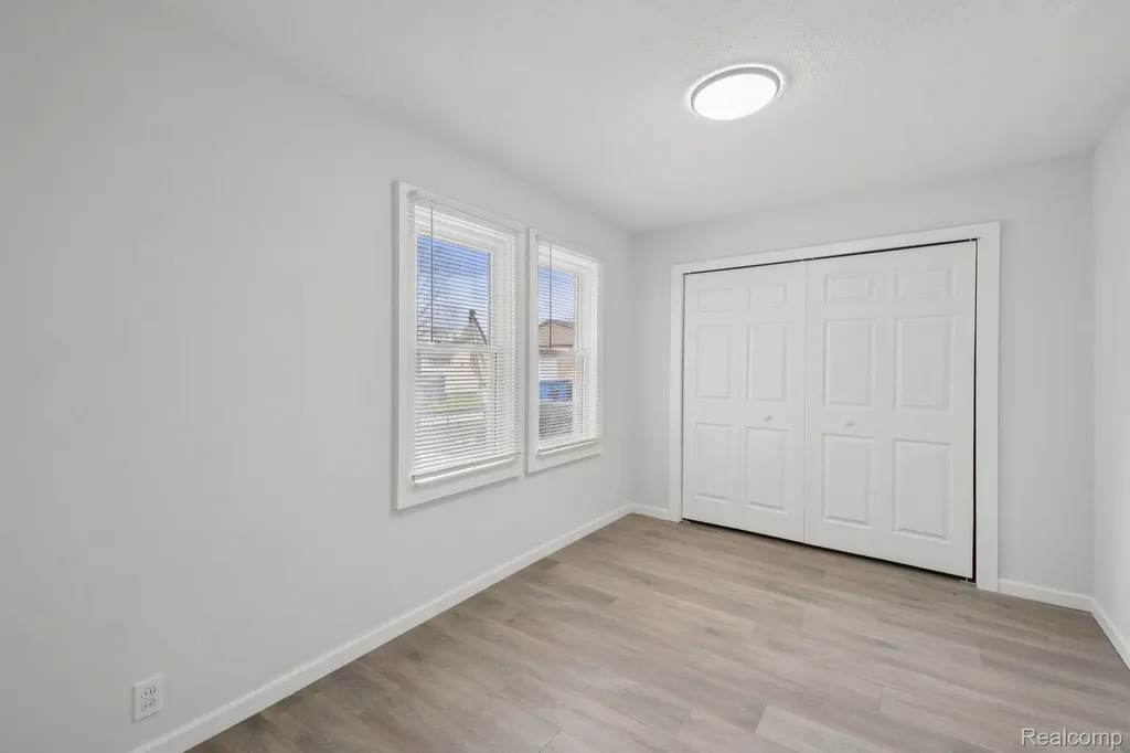 8619 Lozier Avenue Warren City MI 48089