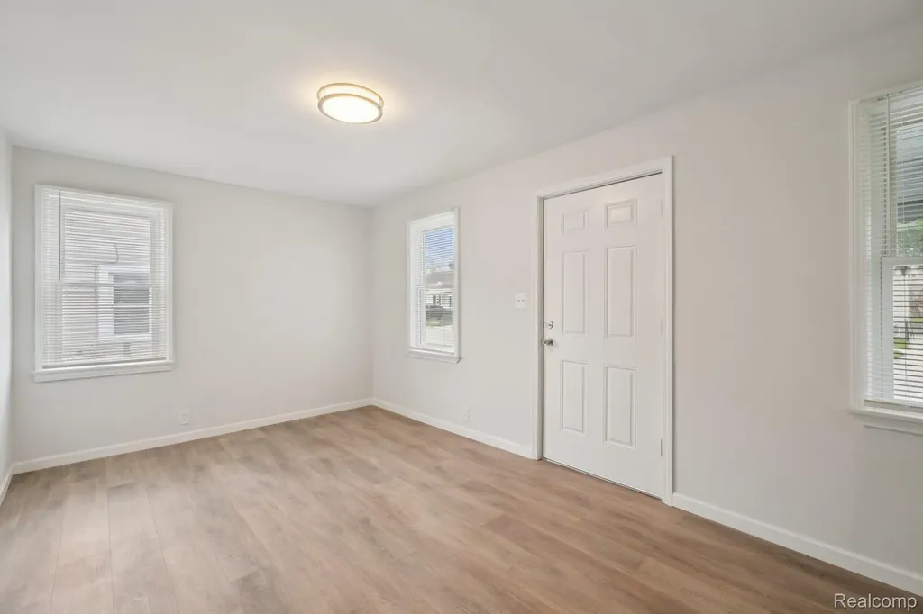 8619 Lozier Avenue Warren City MI 48089