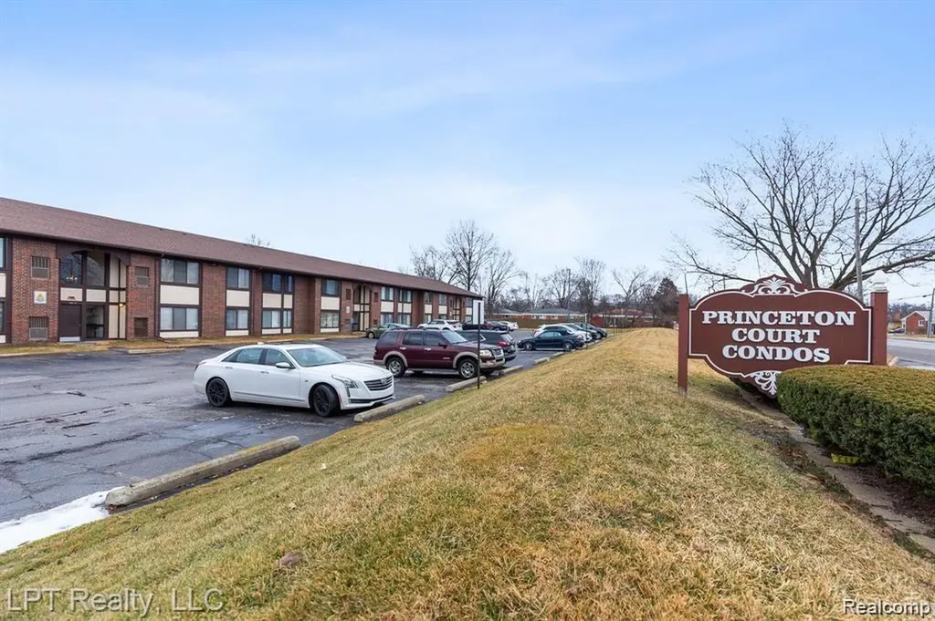 4973 E 10 Mile Road Warren City MI 48091