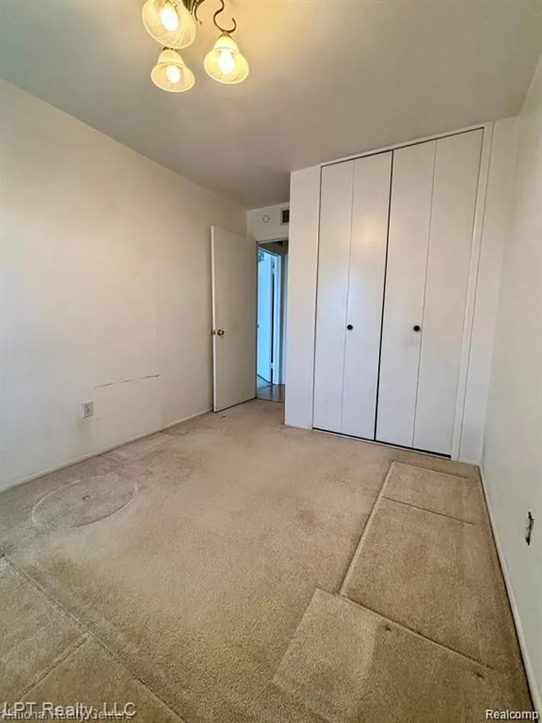4973 E 10 Mile Road Warren City MI 48091