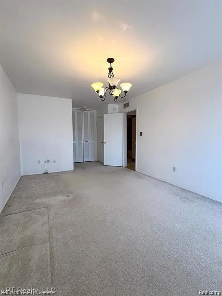 4973 E 10 Mile Road Warren City MI 48091