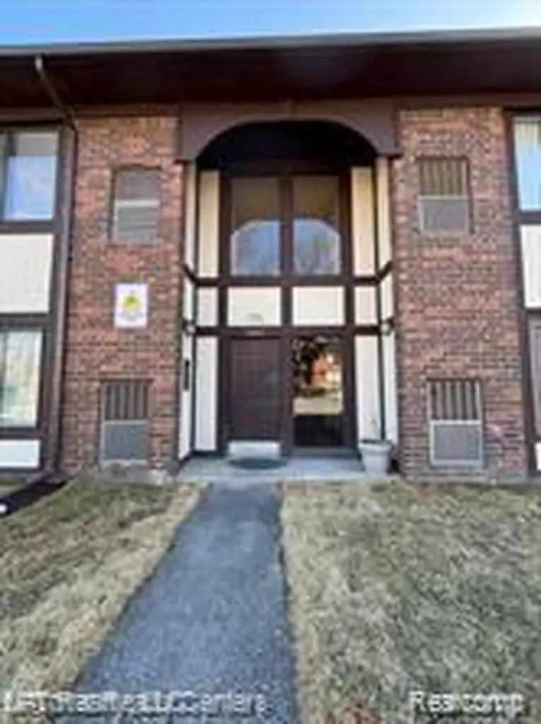 4973 E 10 Mile Road Warren City MI 48091