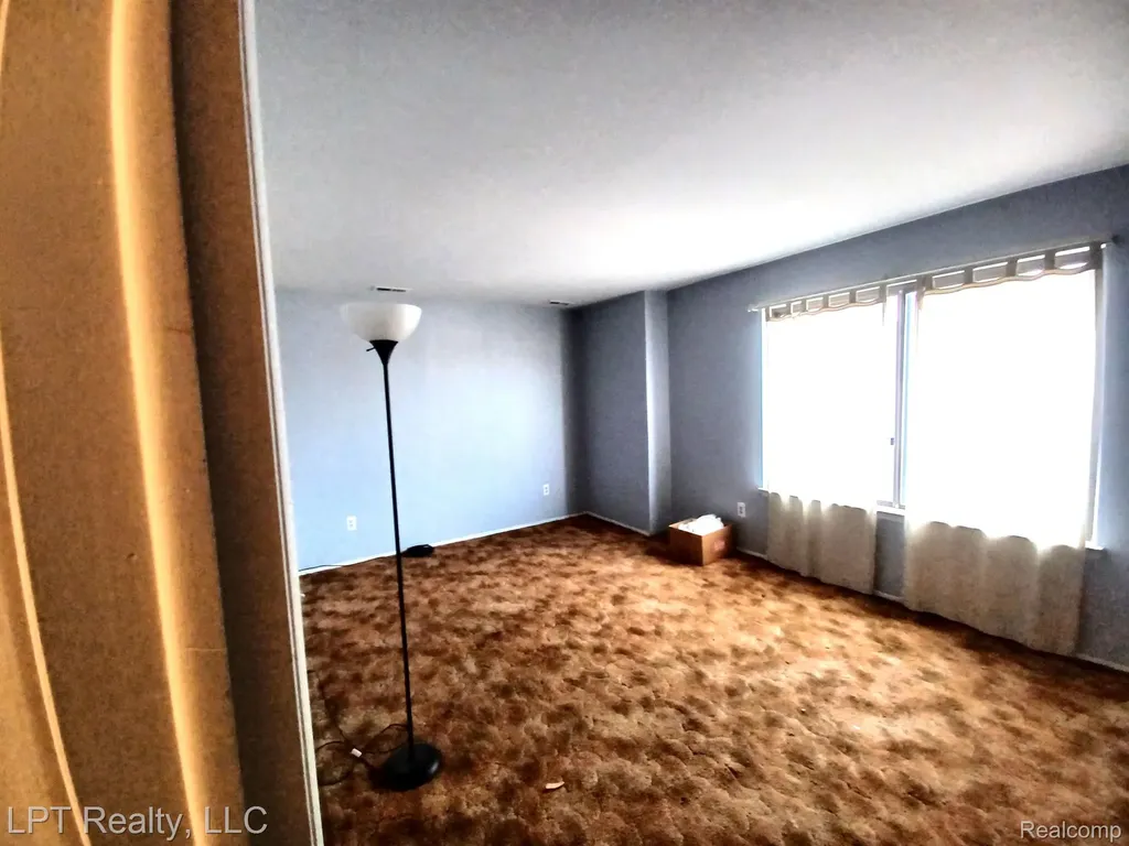 4973 E 10 Mile Road Warren City MI 48091