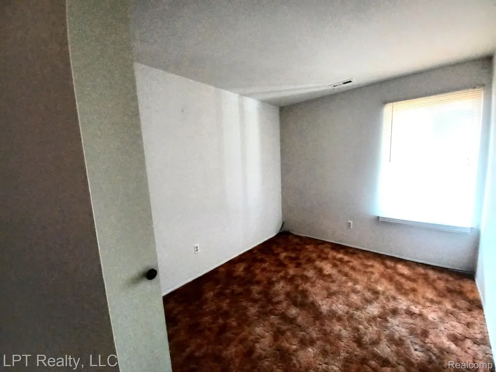 4973 E 10 Mile Road Warren City MI 48091