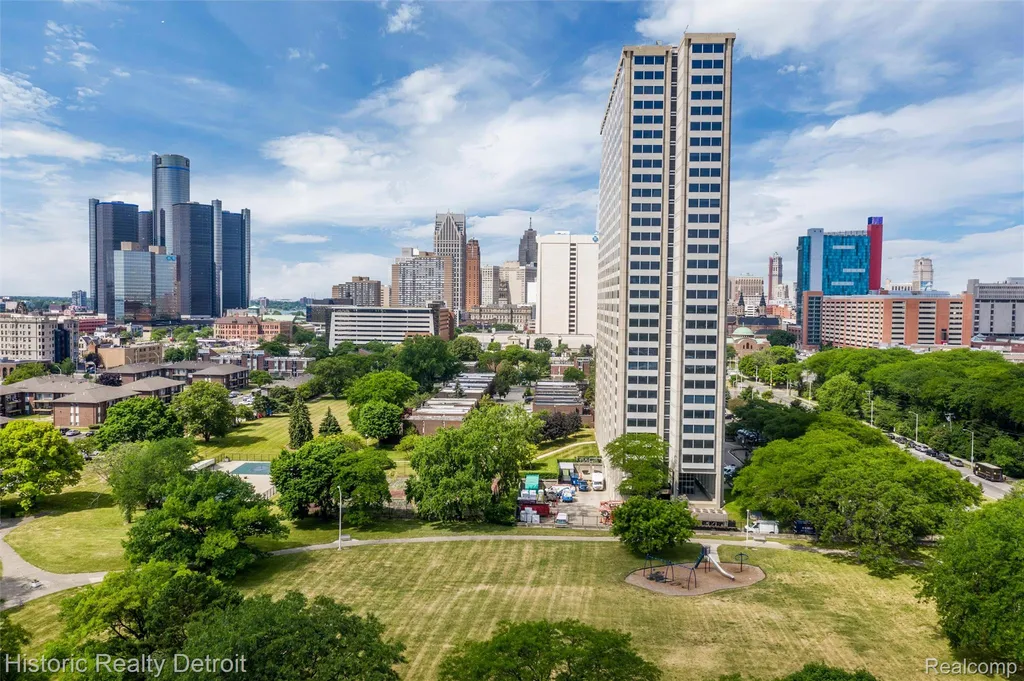 1300 E Lafayette Detroit City MI 48207