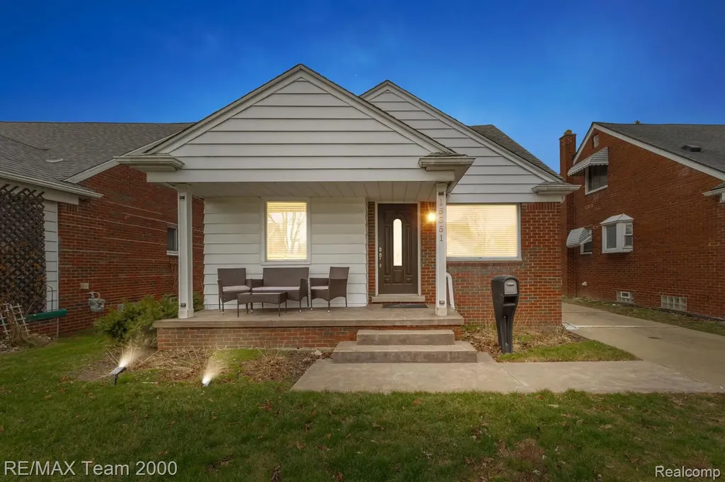 15551 Warwick Avenue Allen Park City MI 48101
