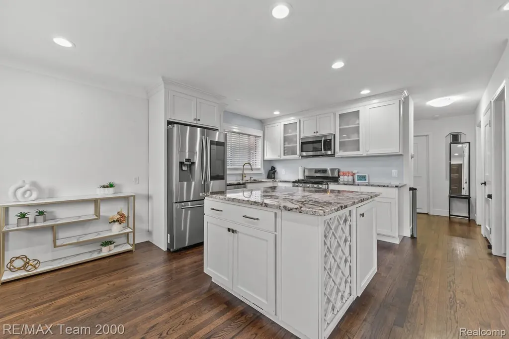 15551 Warwick Avenue Allen Park City MI 48101