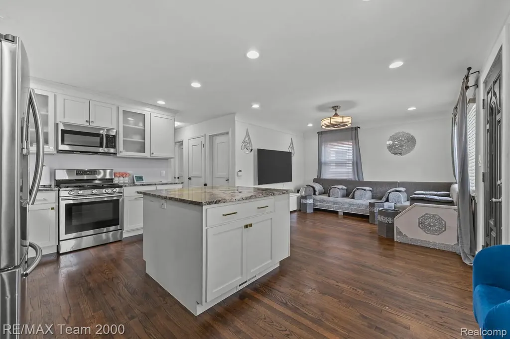 15551 Warwick Avenue Allen Park City MI 48101