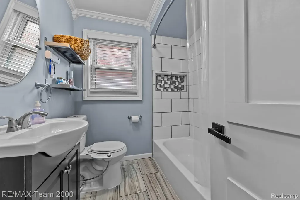 15551 Warwick Avenue Allen Park City MI 48101