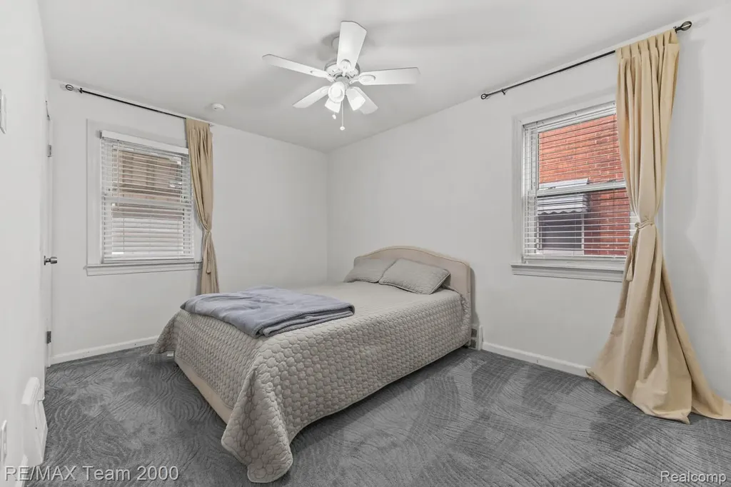 15551 Warwick Avenue Allen Park City MI 48101