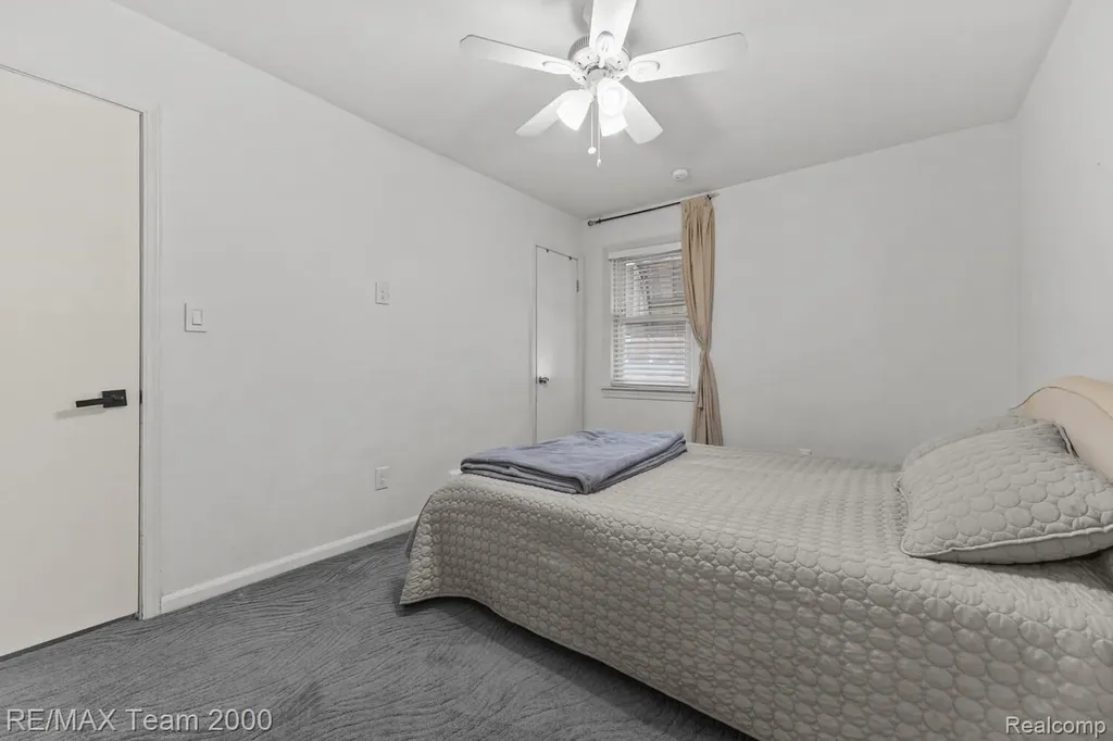 15551 Warwick Avenue Allen Park City MI 48101