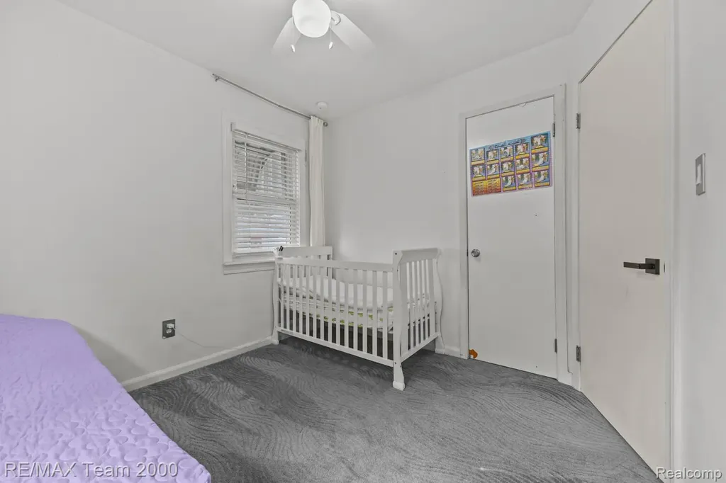 15551 Warwick Avenue Allen Park City MI 48101