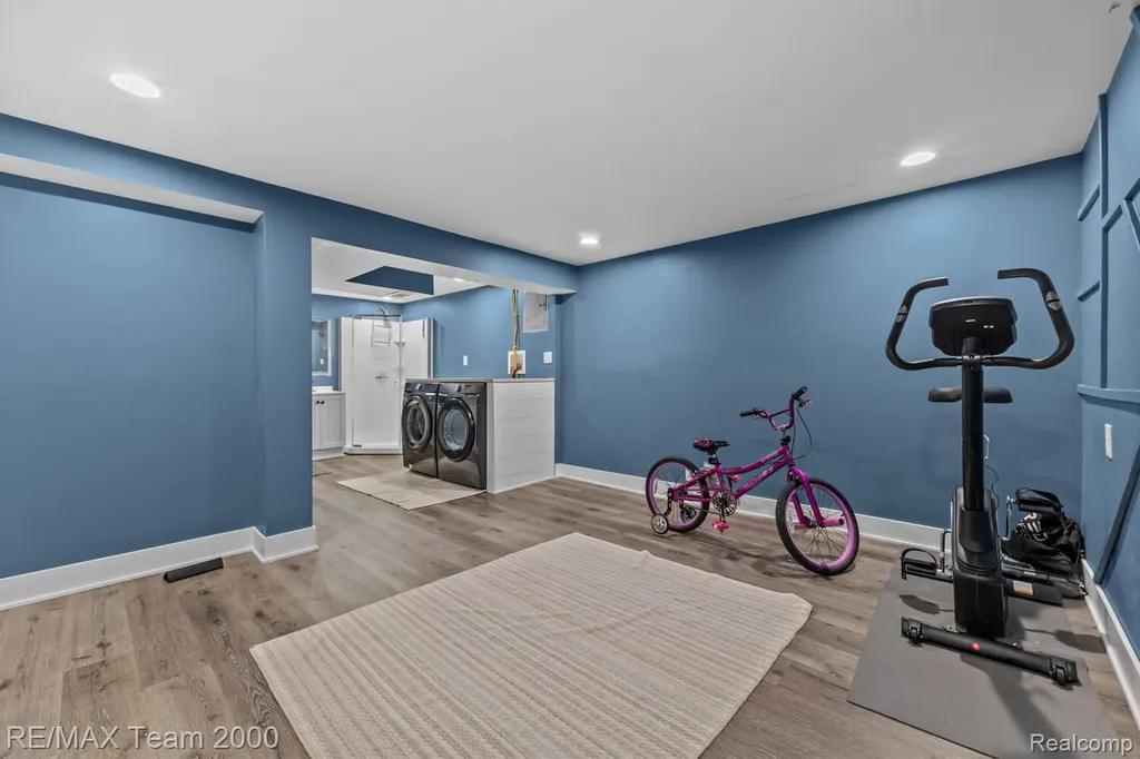 15551 Warwick Avenue Allen Park City MI 48101